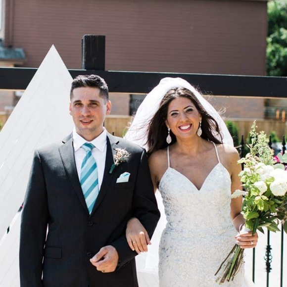 Meet your Posher, Candice - Picture 2 of 2